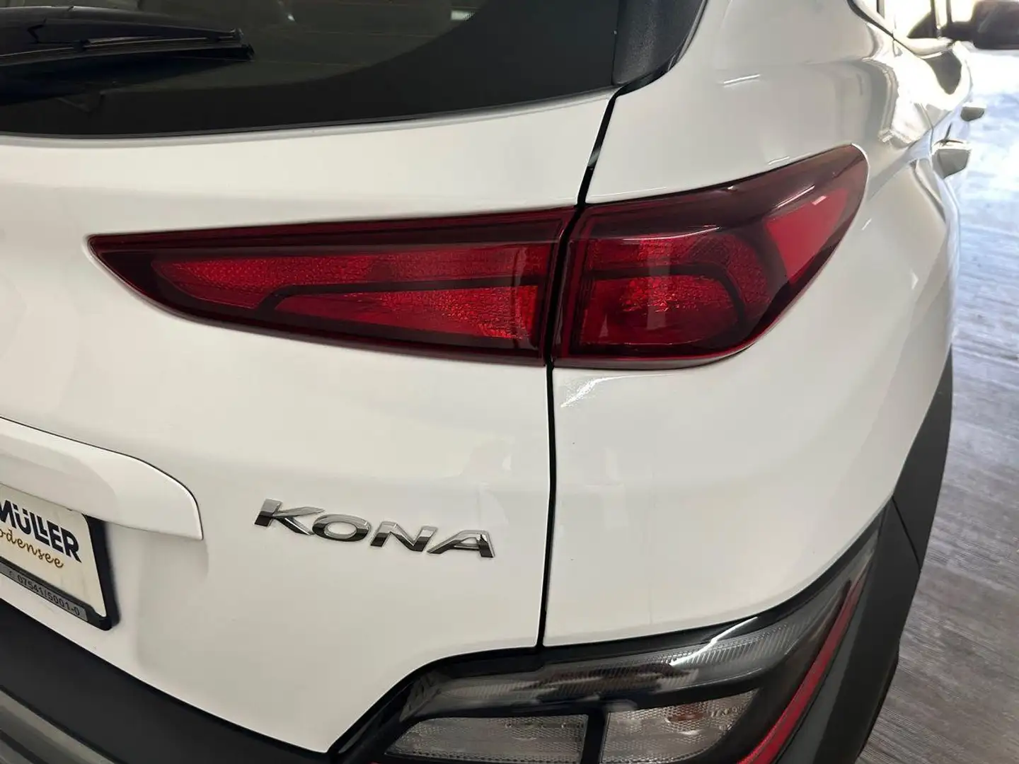 Hyundai KONA Trend 1.0 T-GDI+Navi+Kamera+Krell+Keyless Weiß - 2