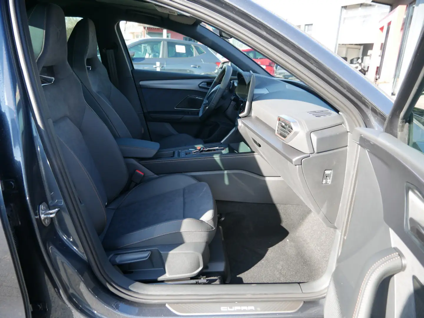 CUPRA Leon 1.5 eTSI DCC KAMERA NAVI ACC LED PANO Grau - 2