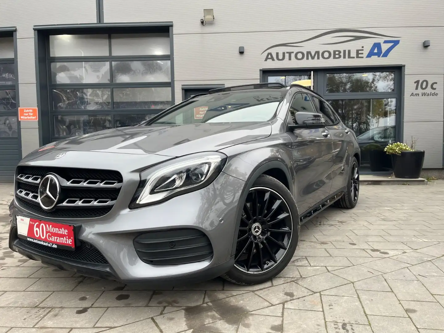 Mercedes-Benz GLA 220 4Matic 7G-DCT AMG Line *PANO/LEDER* Gris - 1