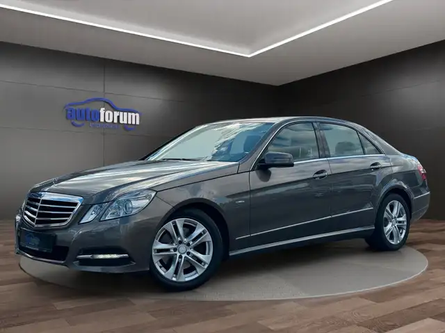 Mercedes-Benz E 300 CGI Avantgarde AHK°GLASDACH°MEMORY°XENON
