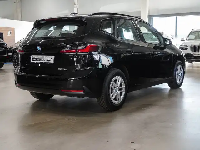 BMW 2 Series view 2