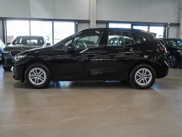 BMW 2 Series view 4