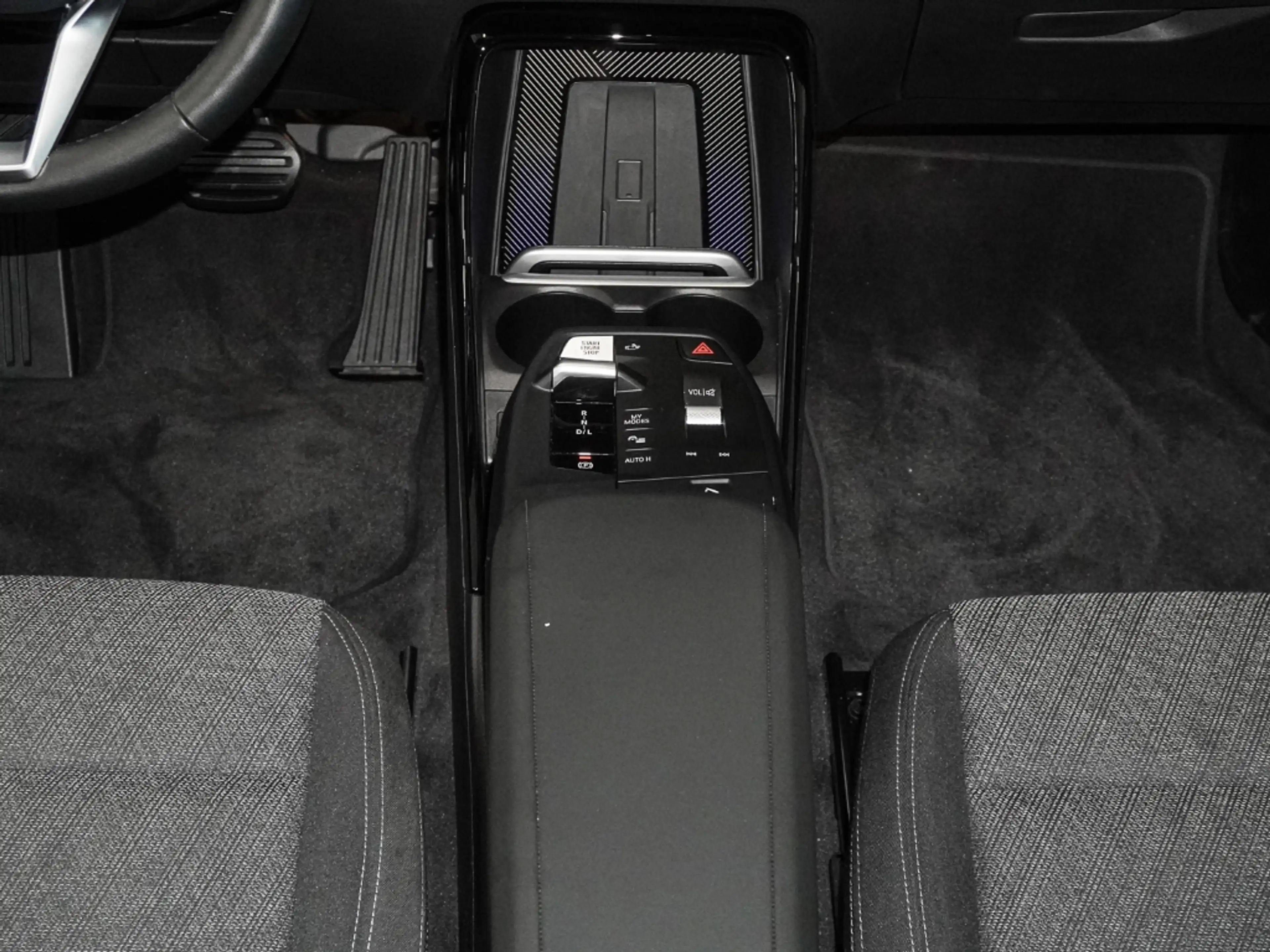 BMW 225 Active Tourer e 225e xDrive Park-Assistent HUD Nav — photo 13