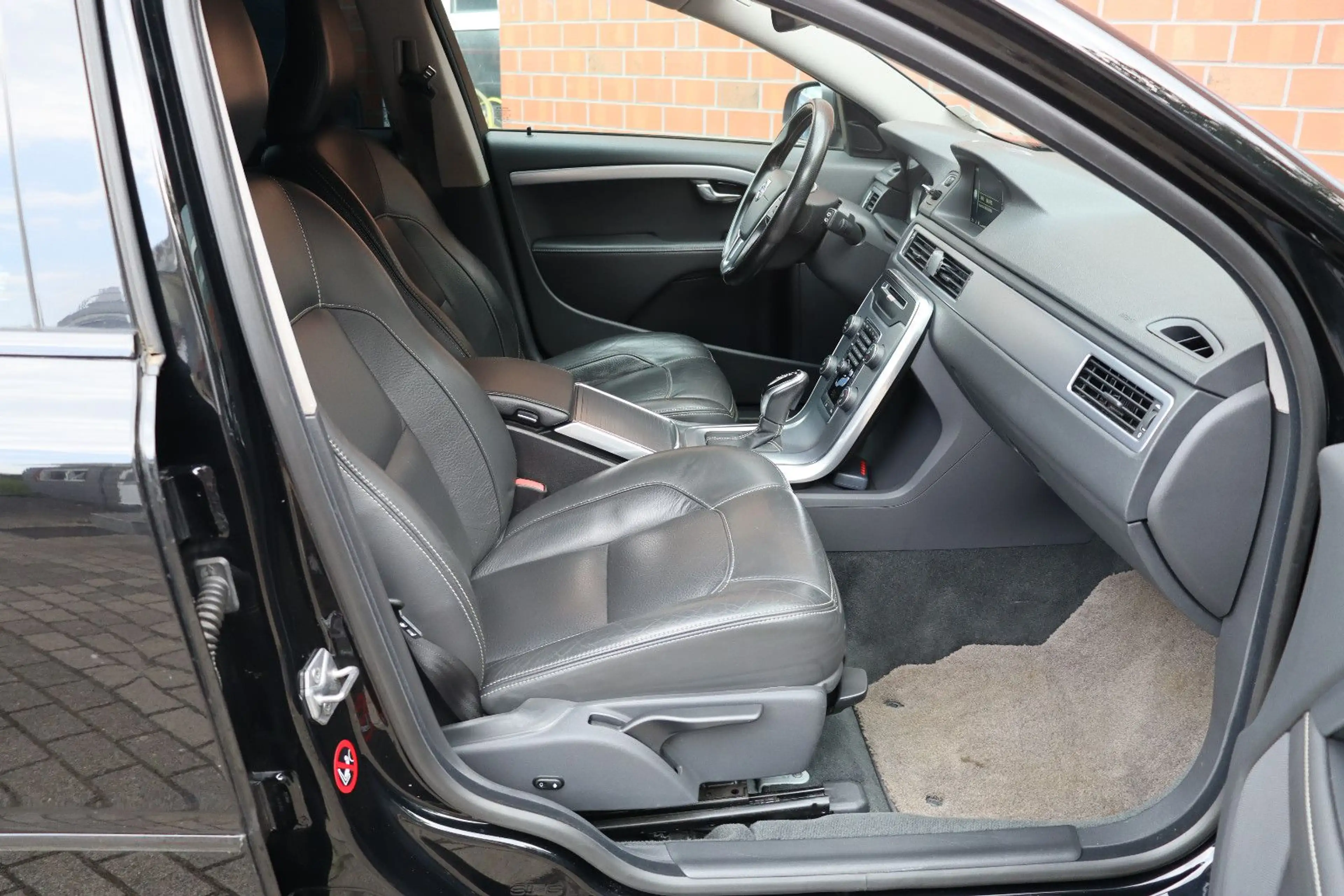 Volvo V70 Kombi 2.0 Linje Svart Aut. Leder Navi Xenon — photo 11