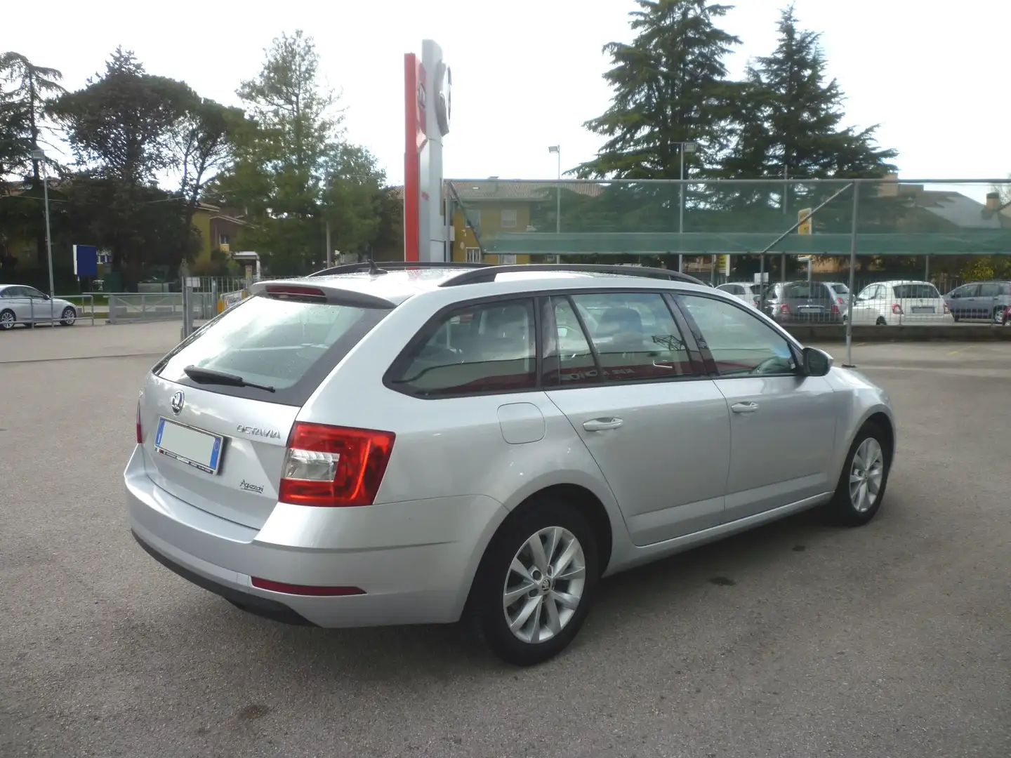 Skoda Octavia Wagon 1.6 TDI SCR 115 CV DSG Executive Silber - 2