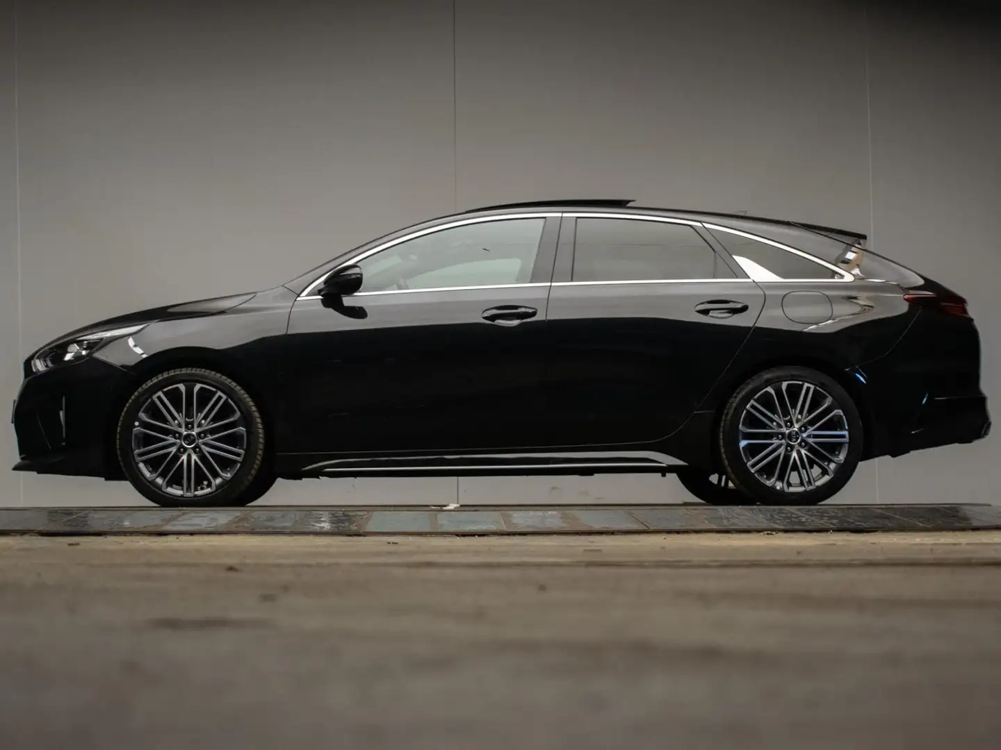 Kia ProCeed / pro_cee'd 1.4 T-GDI GT-PlusLine (PANORAMADAK,APPLE CARPLAY,X Zwart - 1