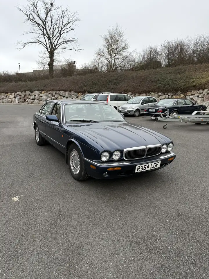 Jaguar XJ8 