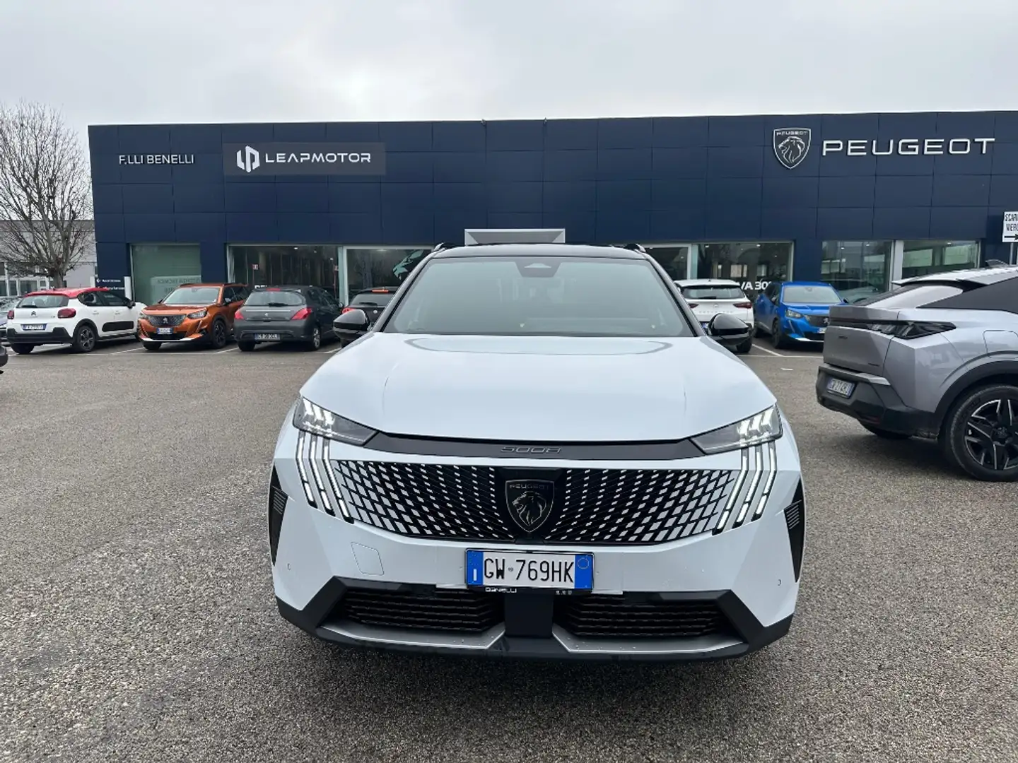 Peugeot 5008 Hybrid 136cv e-DCS6 GT Bianco - 2