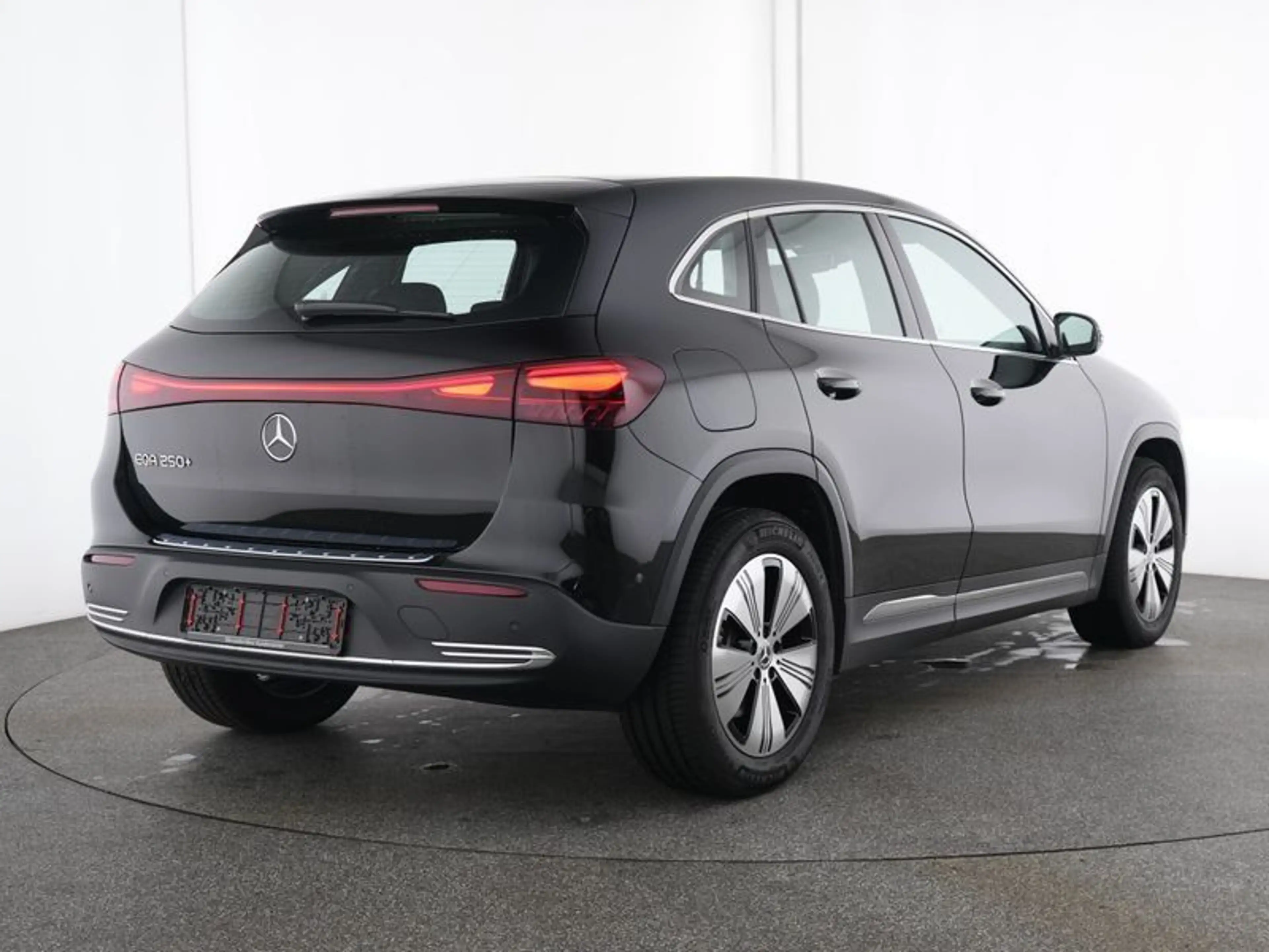 Mercedes-Benz EQA 250+ PROGR ADVANCED MEMORY WINTER KAMERA VZA — photo 4