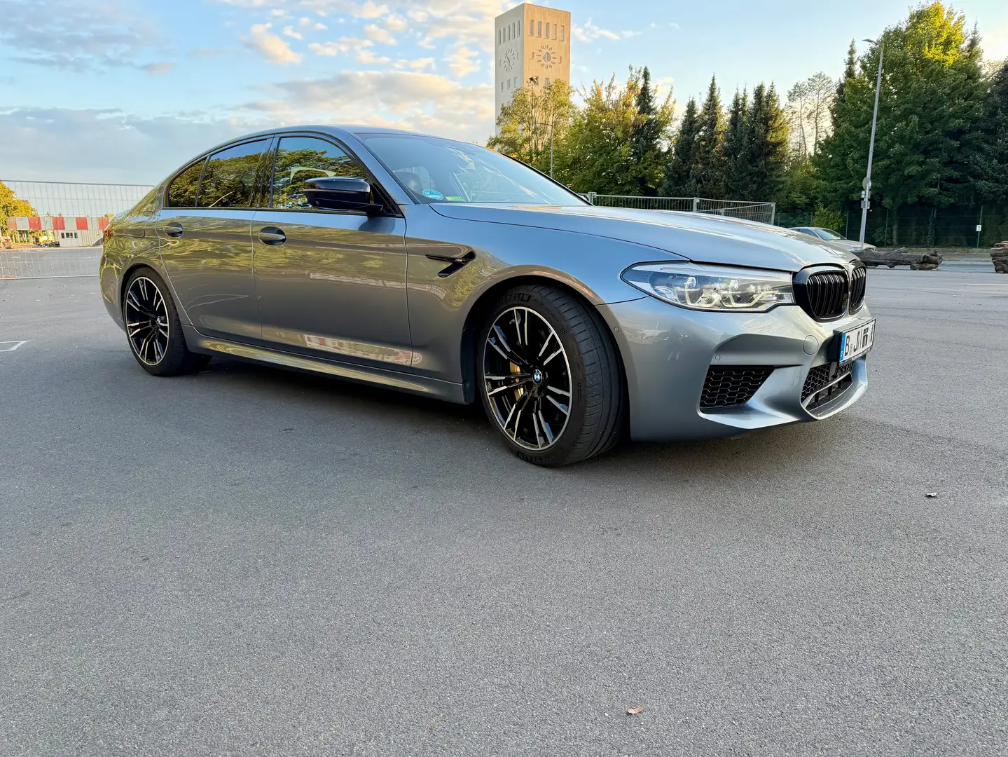 BMW M5 5er Competition Grau - 1