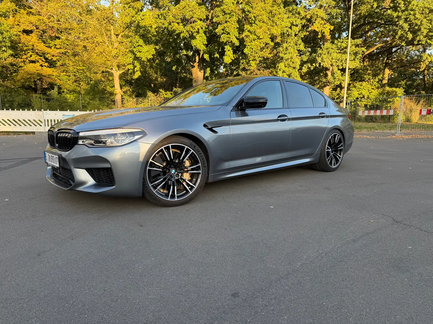 BMW M5 5er Competition Grau - 2
