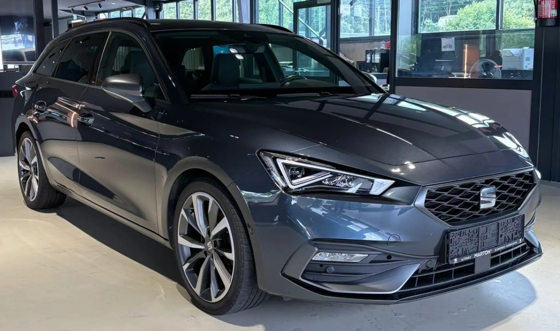 SEAT Leon Sportstourer 1,5 TSI FR Klima Navi Rückfahrkamera Grau - 2