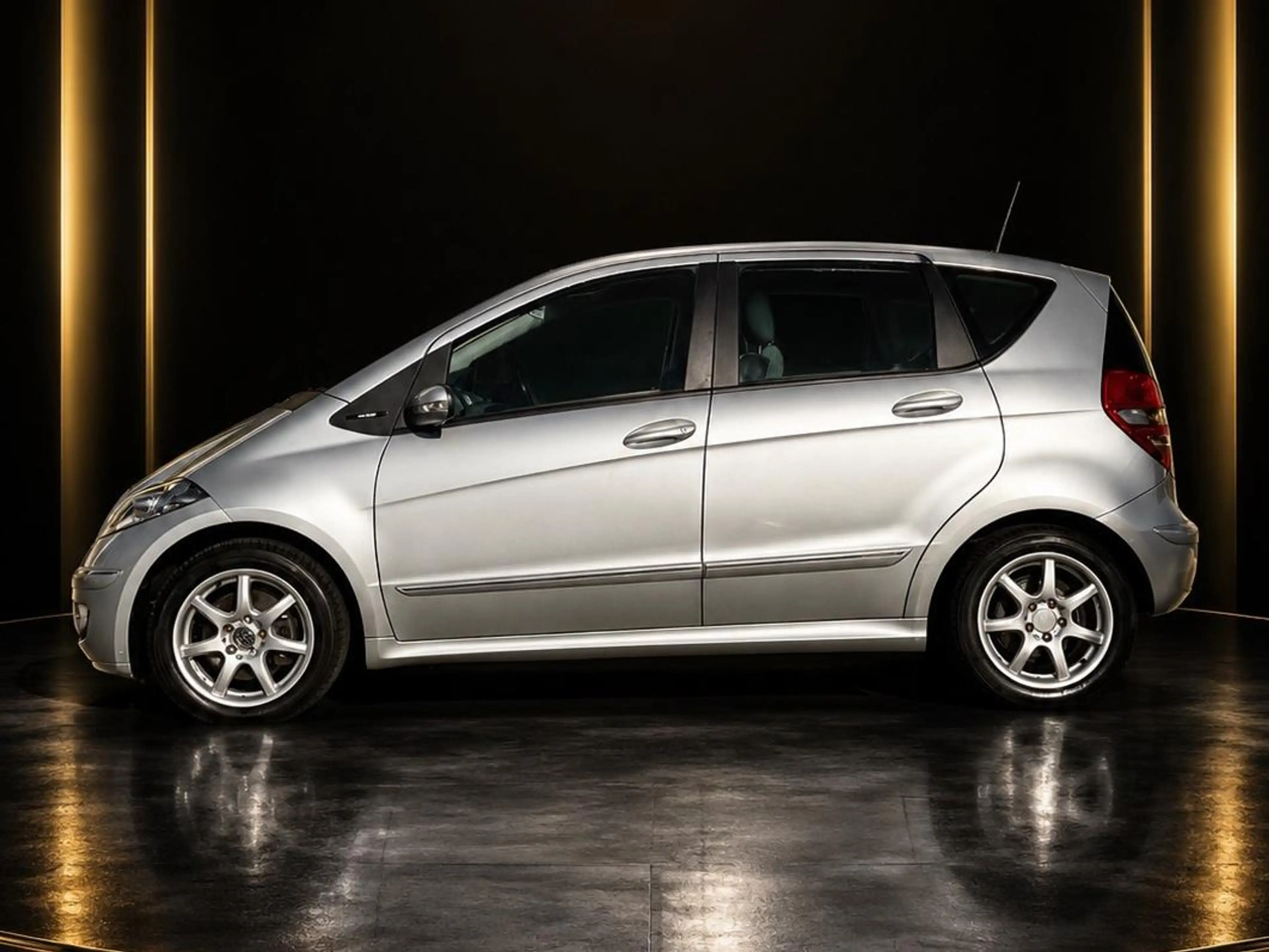 Mercedes-Benz A 200 A-Klasse Diesel  5-Türer CDI Avantgarde — photo 2