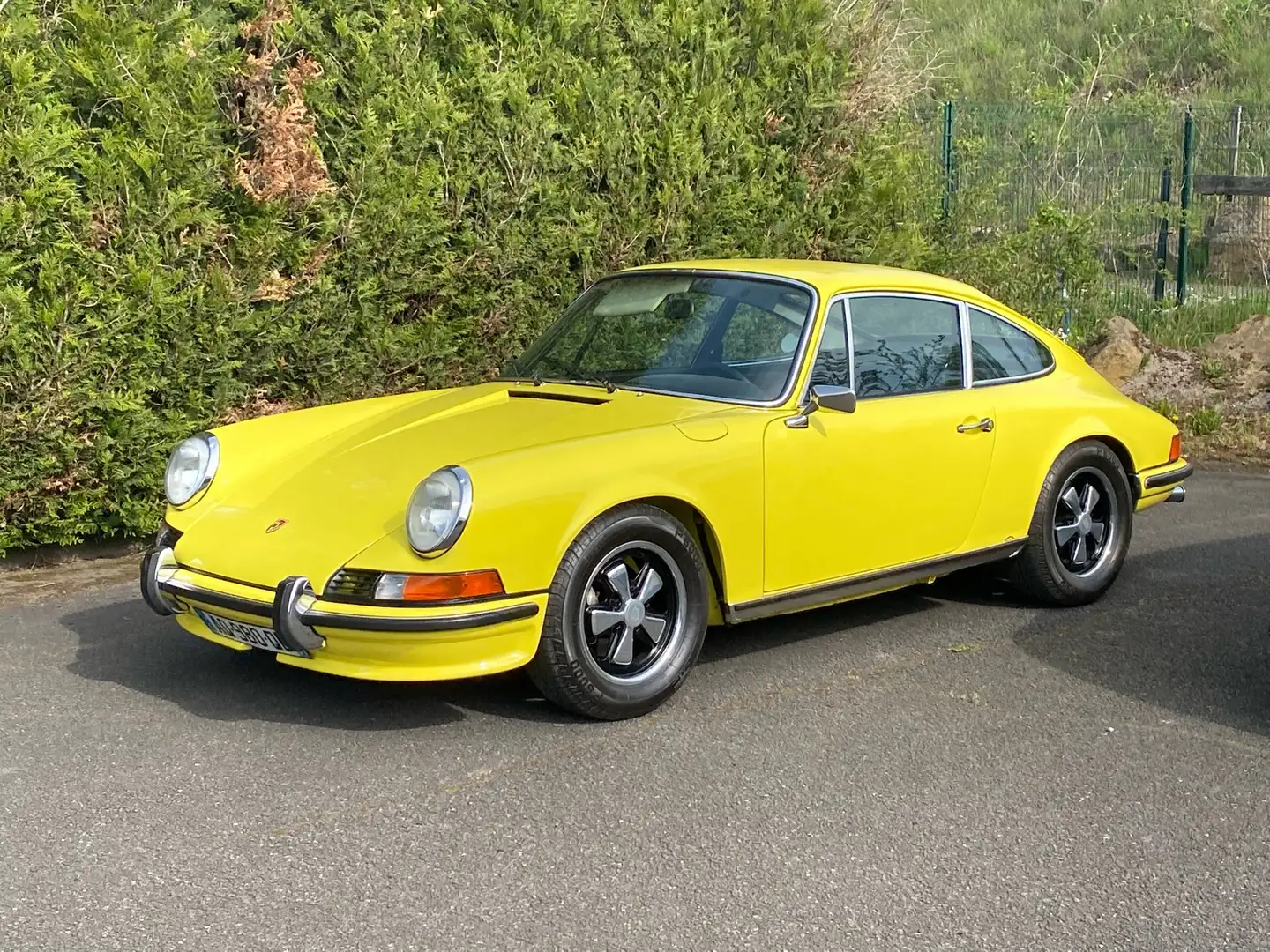 Porsche 911 E Yellow - 1