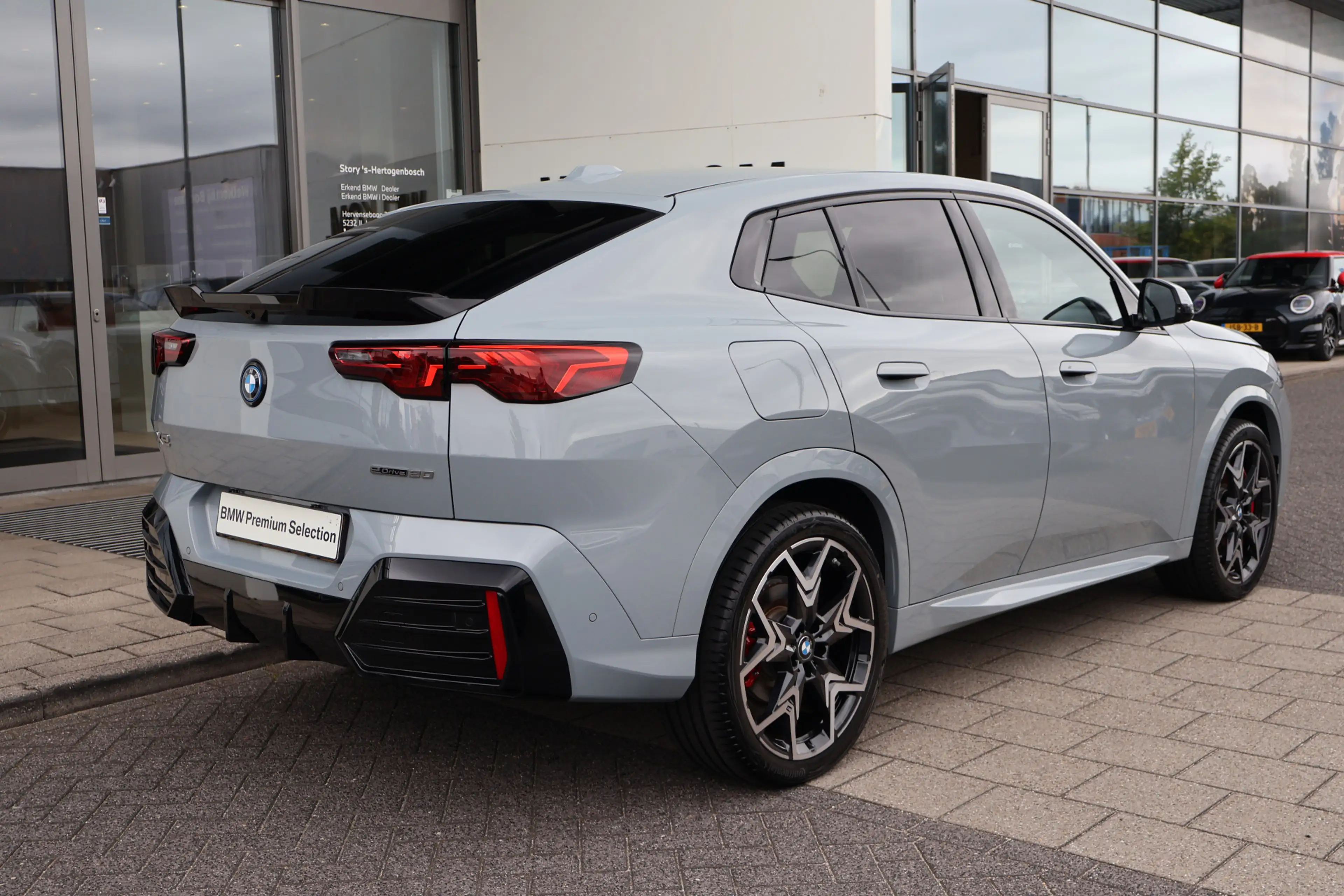 BMW iX2 eDrive20 M Sport / Sportstoelen / Comfort Access / — photo 7