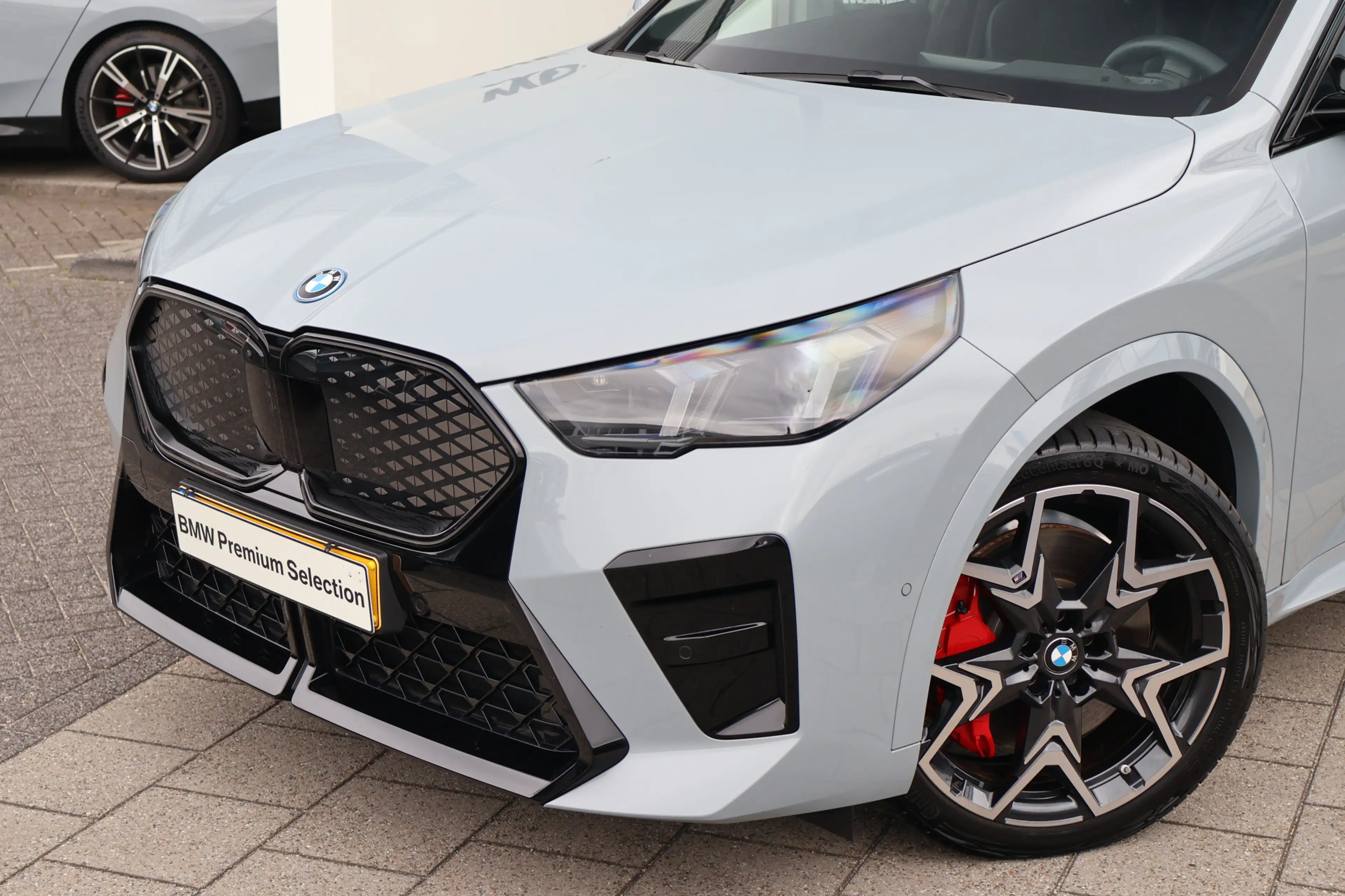 BMW iX2 eDrive20 M Sport / Sportstoelen / Comfort Access / — photo 2