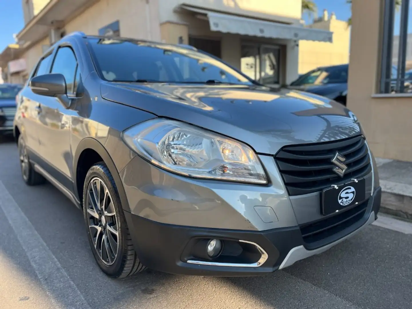 Suzuki S-Cross 1.6 DDiS 5 porte Style Gri - 2
