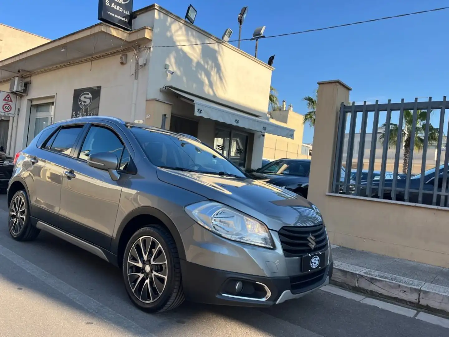 Suzuki S-Cross 1.6 DDiS 5 porte Style Gri - 1