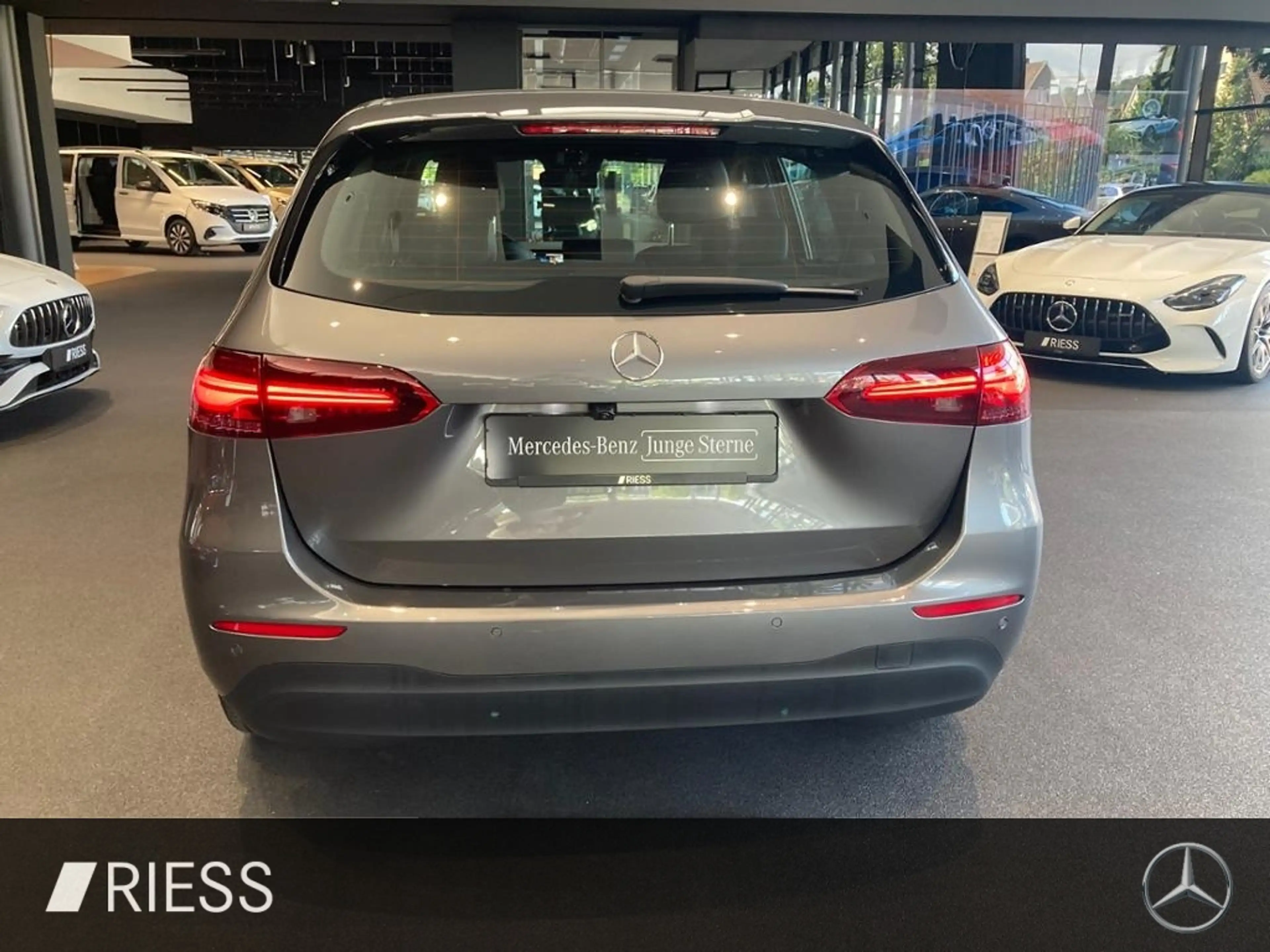 Mercedes-Benz B 200 d AHK AUT Kam. KlimaA LED LM PDC ParkAss — photo 12