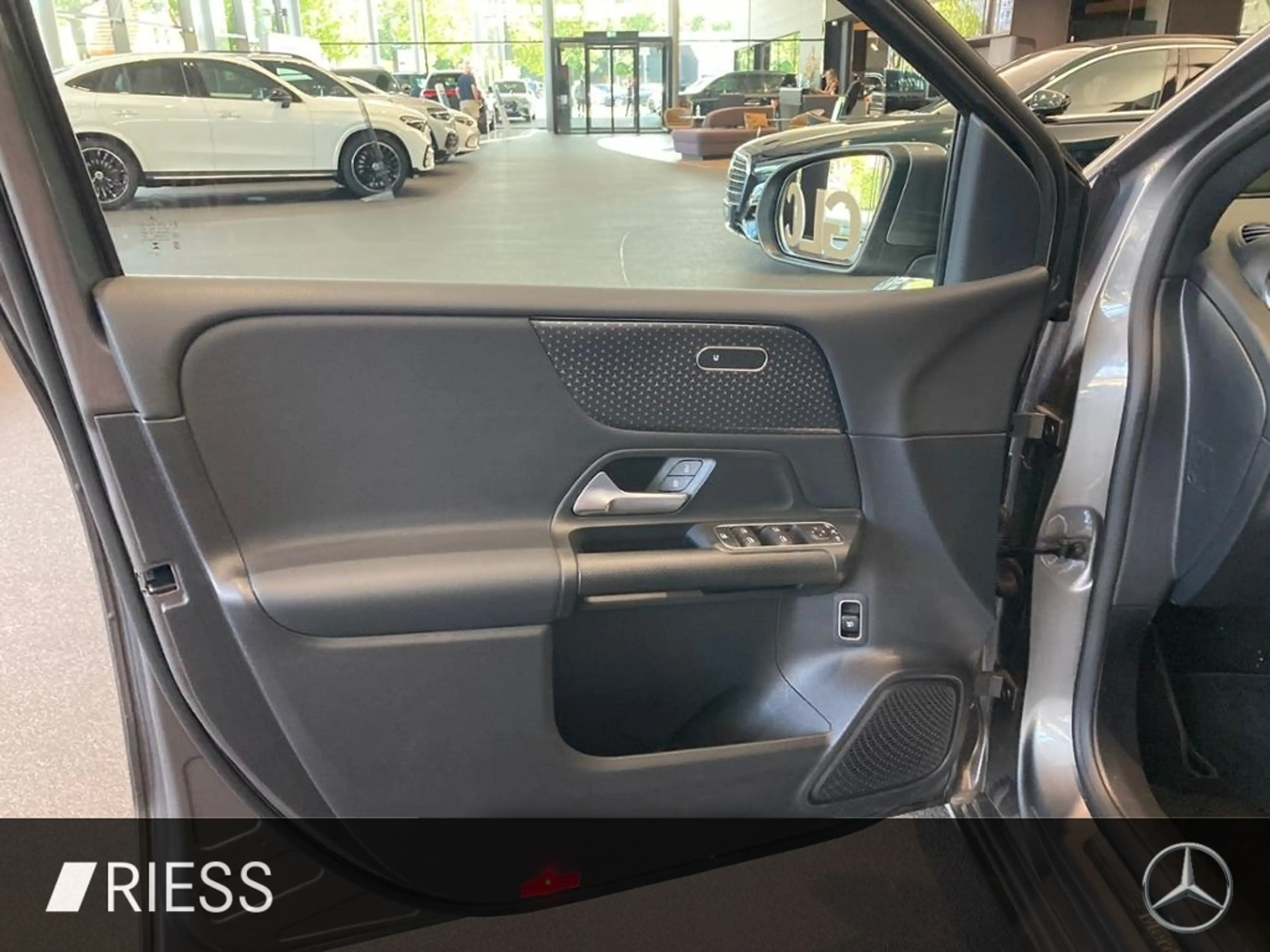 Mercedes-Benz B 200 d AHK AUT Kam. KlimaA LED LM PDC ParkAss — photo 8