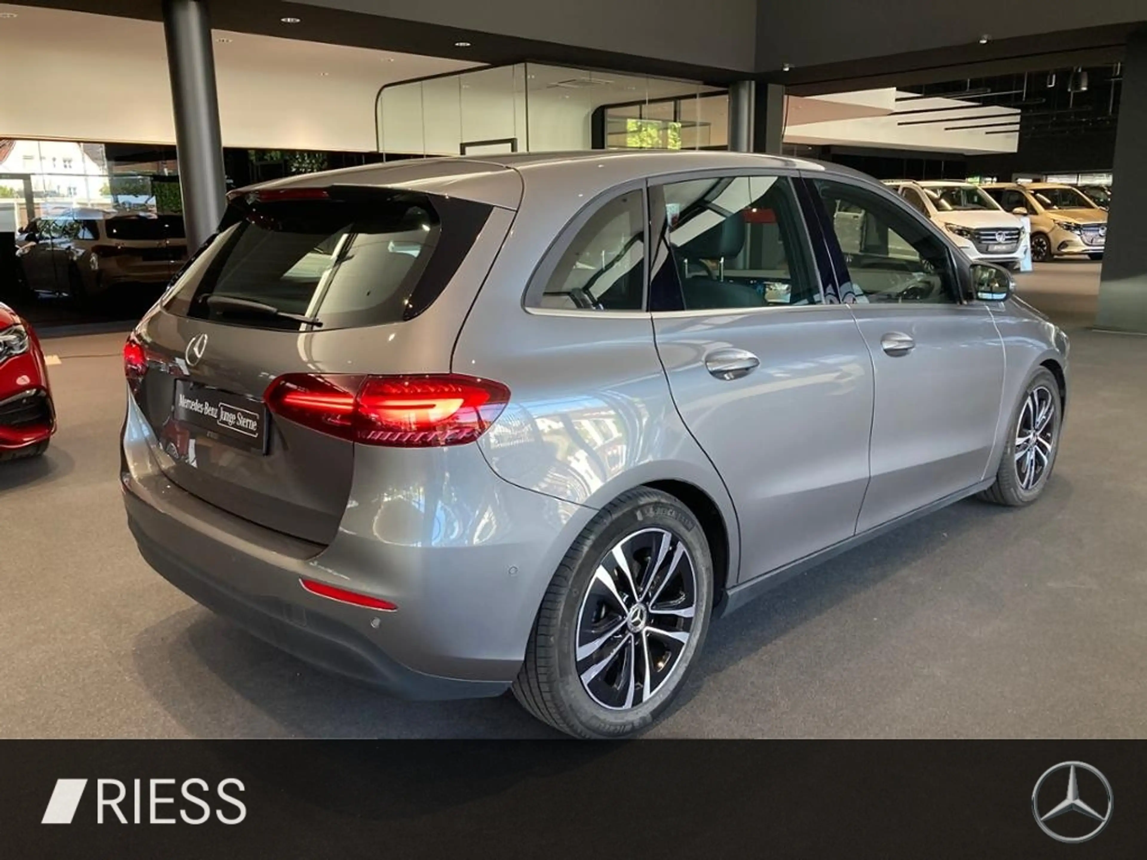 Mercedes-Benz B 200 d AHK AUT Kam. KlimaA LED LM PDC ParkAss — photo 13