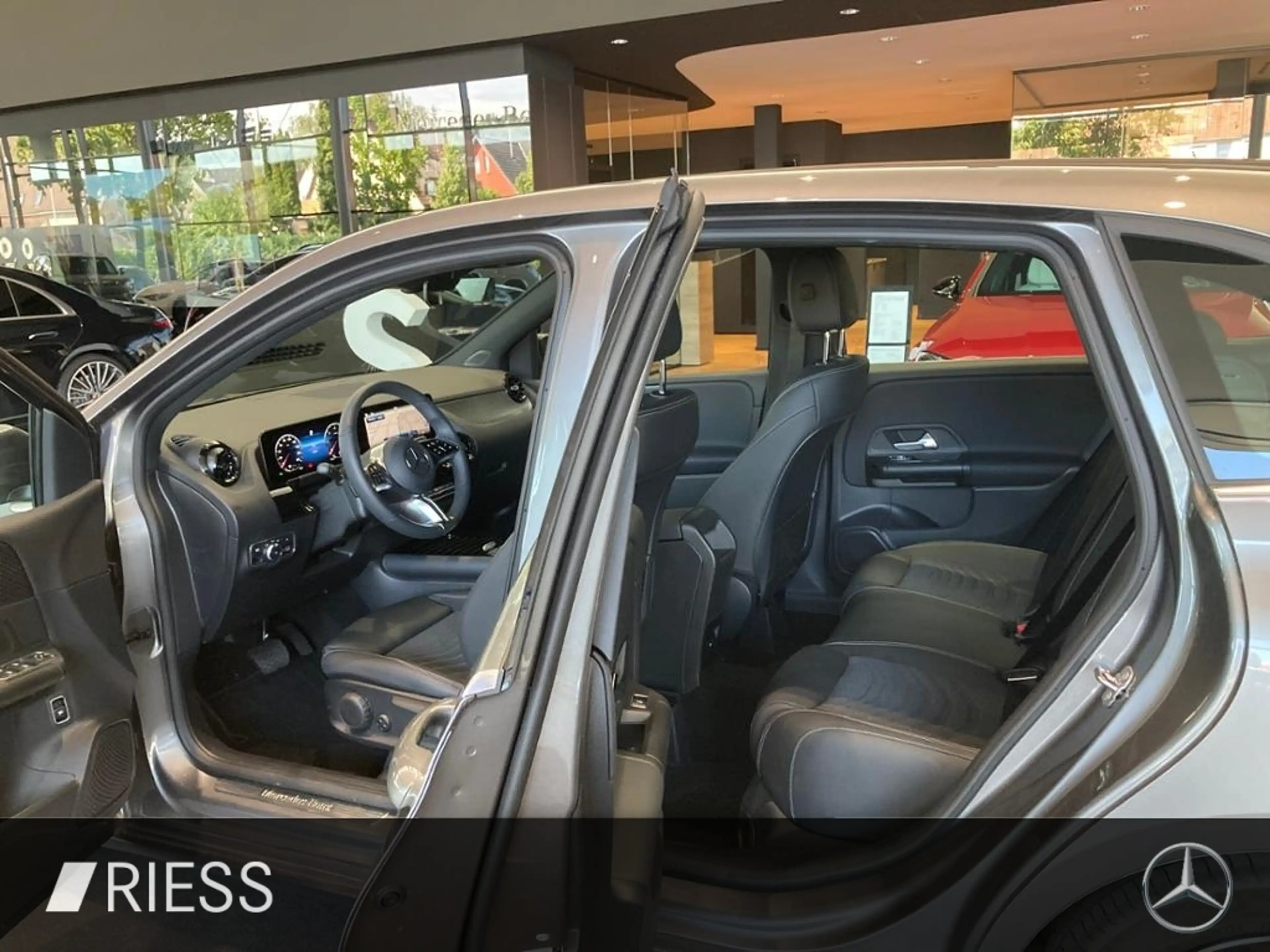 Mercedes-Benz B 200 d AHK AUT Kam. KlimaA LED LM PDC ParkAss — photo 9