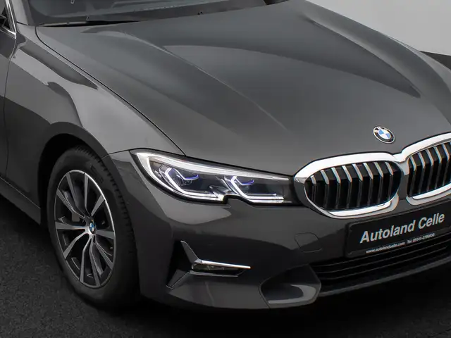 BMW 3 Series view 18