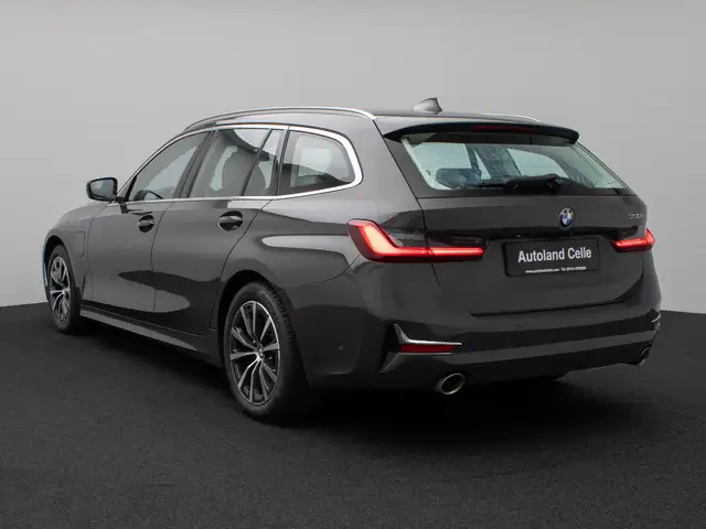 BMW 3 Series view 9
