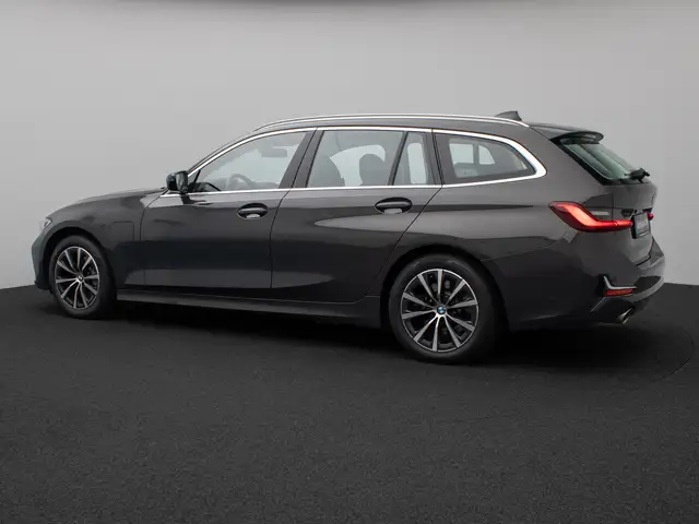 BMW 3 Series view 10