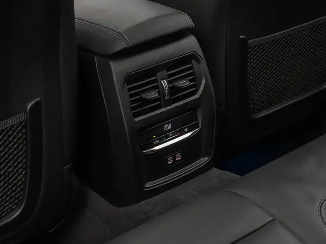 BMW 3 Series view 30