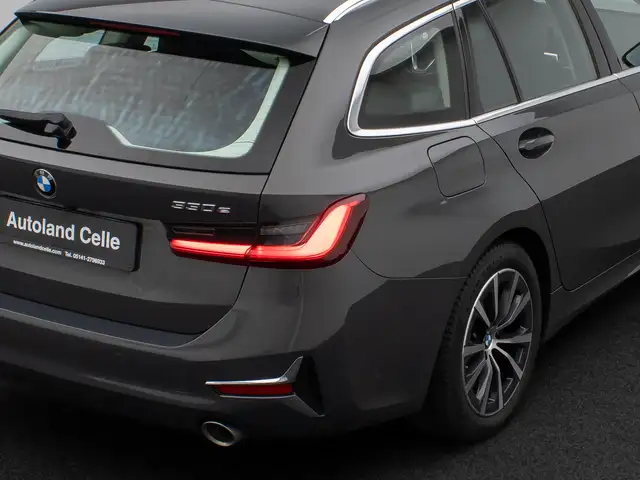 BMW 3 Series view 16