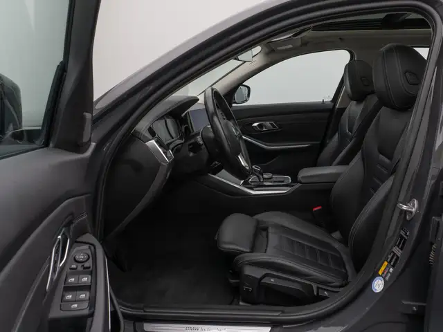 BMW 3 Series view 20