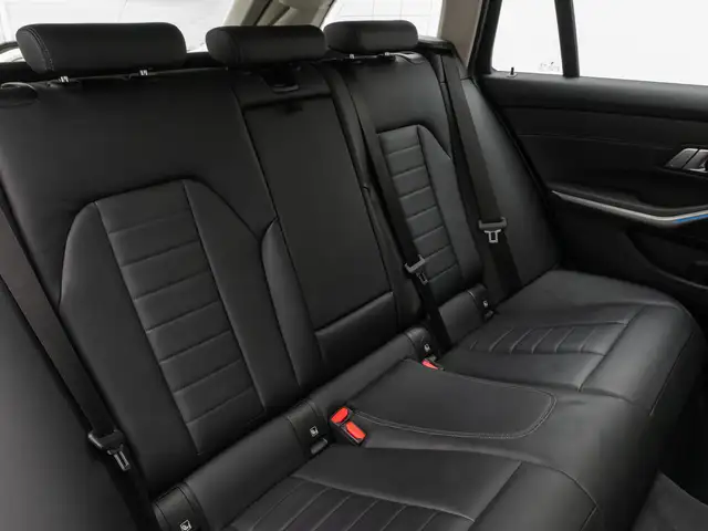 BMW 3 Series view 29