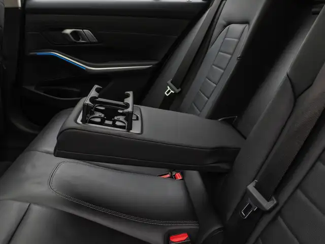 BMW 3 Series view 28