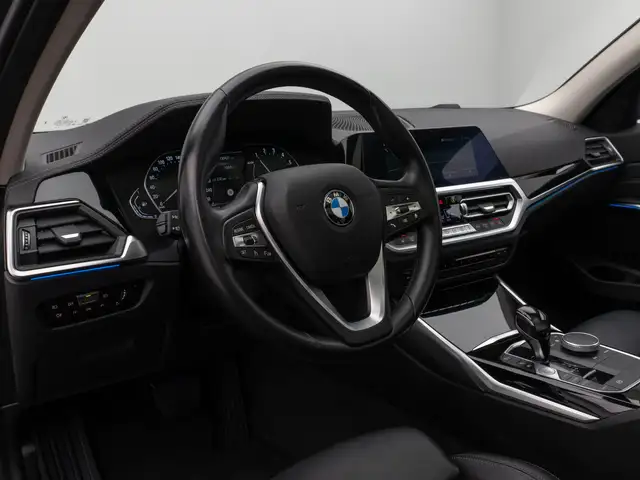 BMW 3 Series view 21
