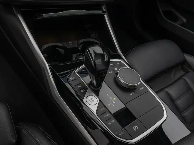 BMW 3 Series view 23