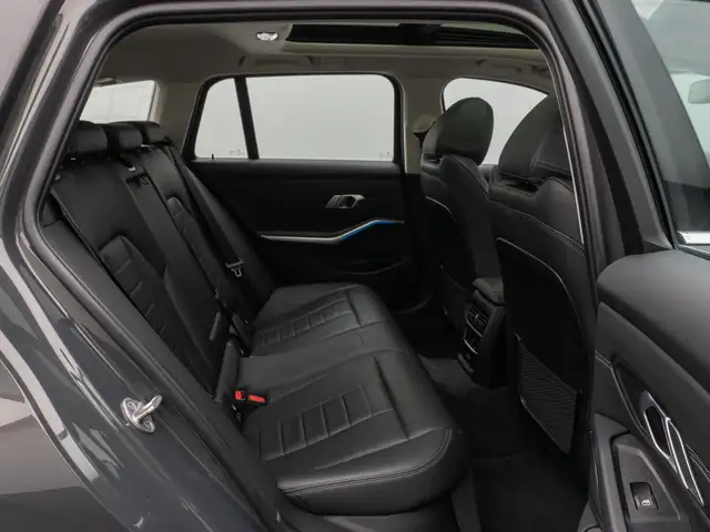BMW 3 Series view 27