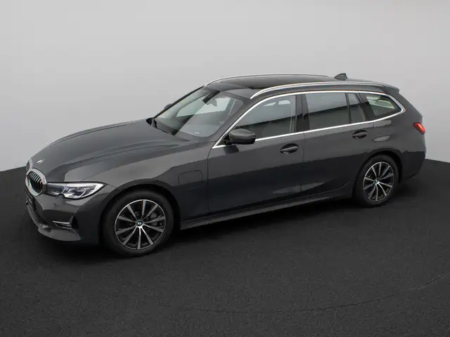 BMW 3 Series view 12