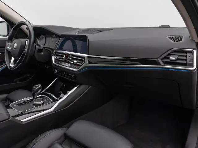 BMW 3 Series view 24