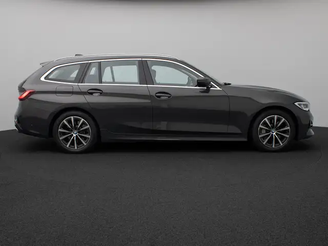 BMW 3 Series view 5