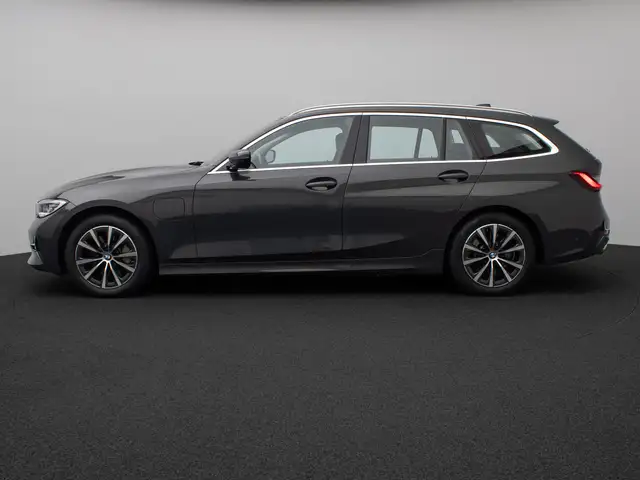 BMW 3 Series view 11