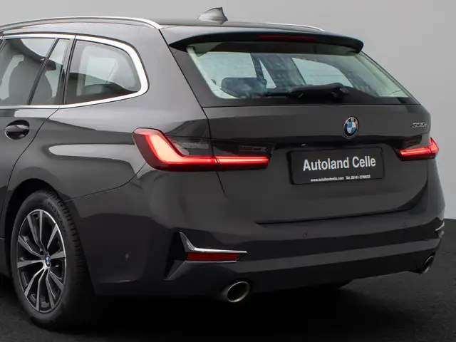BMW 3 Series view 15