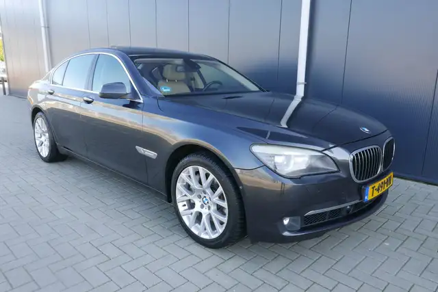 BMW 750 7-serie 750i 408 PK LANG FULL OPTIONS.