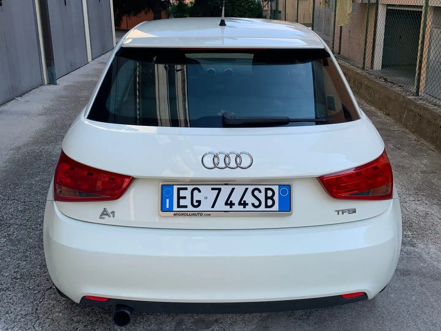 Audi A1 A1 I 2010 3p 1.2 tfsi Ambition Alb - 2