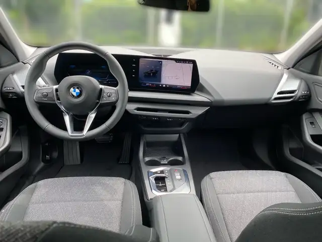 BMW 1 Series view 10