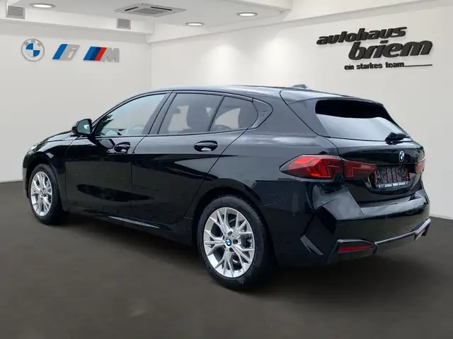 BMW 1 Series view 4