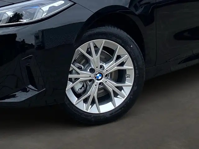 BMW 1 Series view 6
