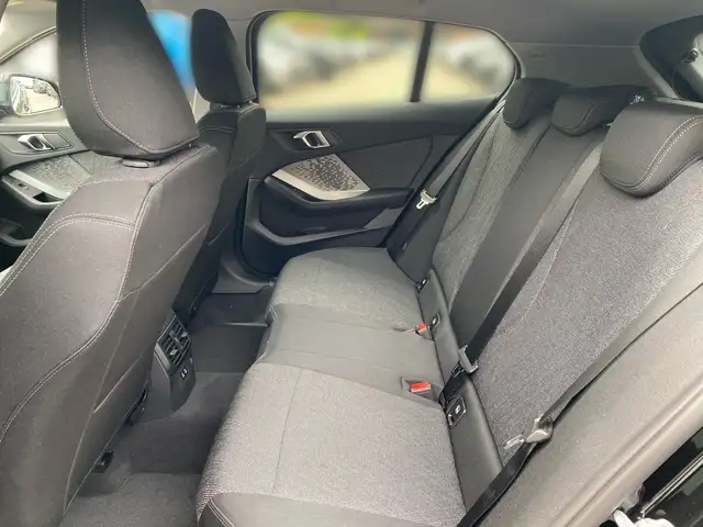 BMW 1 Series view 11