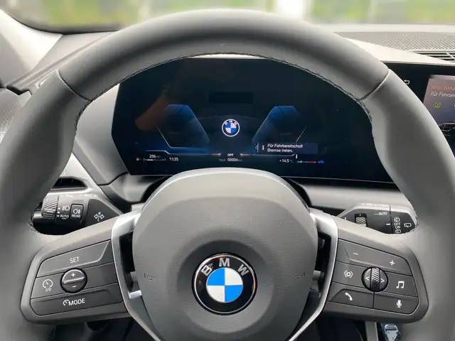 BMW 1 Series view 8
