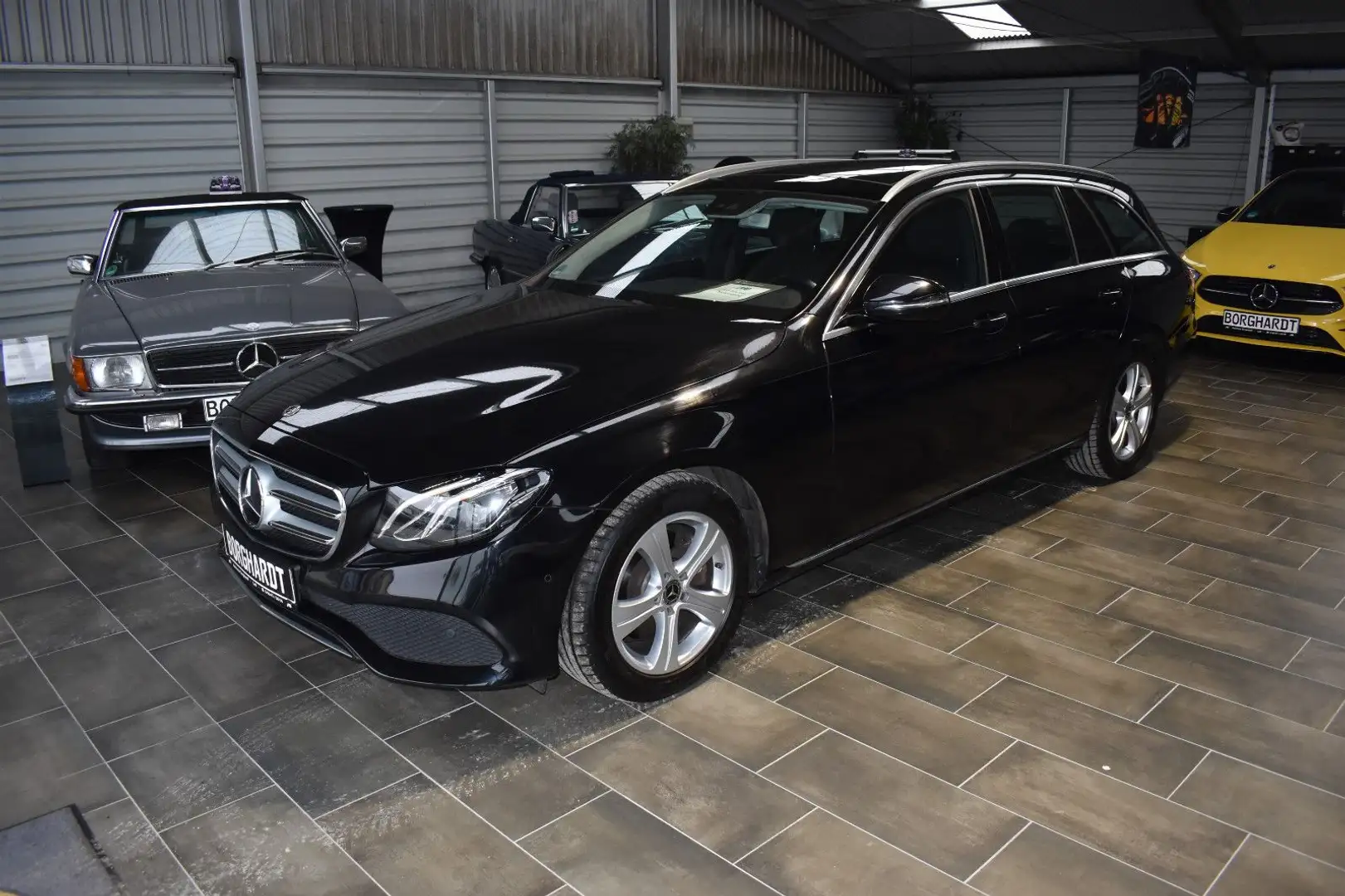 Mercedes-Benz E 220 d 4MATIC T AUTOMATIK Noir - 2